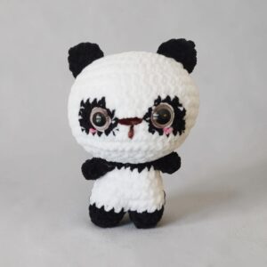 🐼 Petit Panda au Crochet en Laine Chenille – Peluche Artisanale Toute Douce