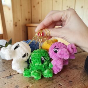 🐙✨ Porte-clés Pieuvre au Crochet – Plusieurs Couleurs Disponibles 🌈